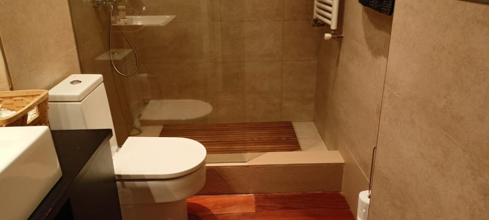 Apartamento Bernabeu, Precioso Y Alegre Entero *