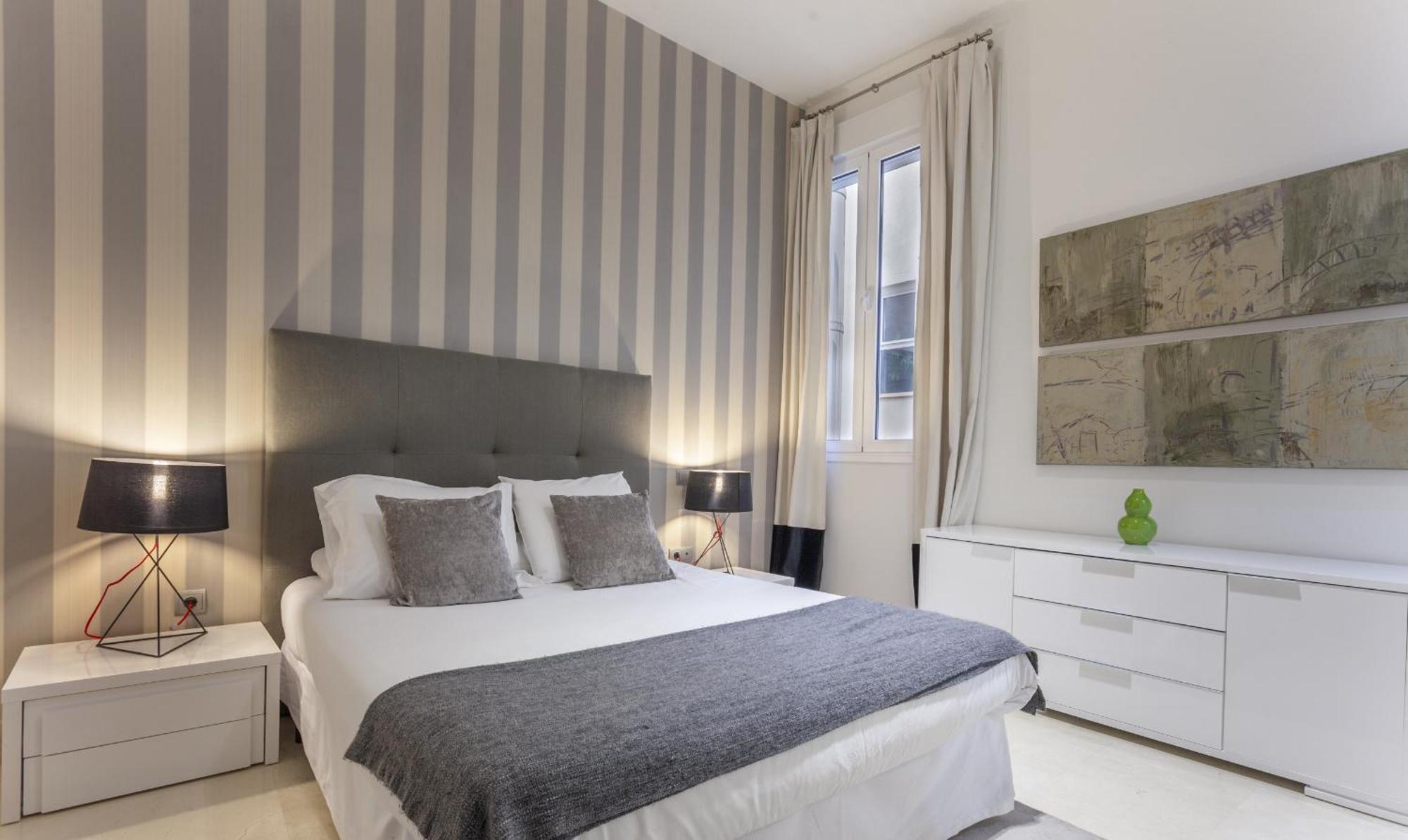 Mit House Echegaray En * Madrid