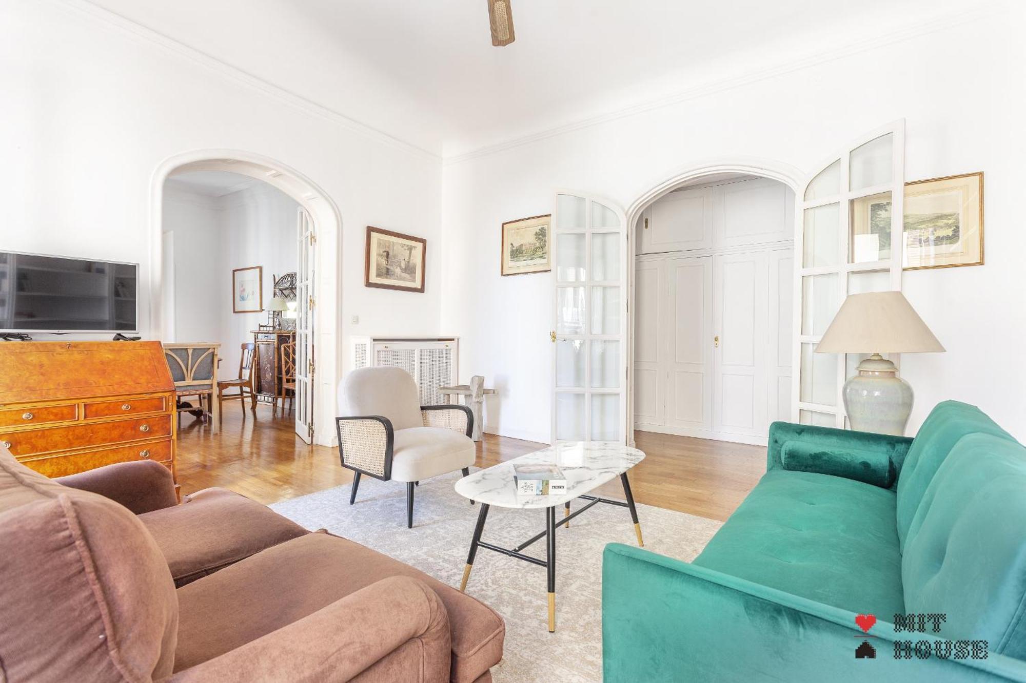 Mit House Paseo Del Prado Ii En * Madrid