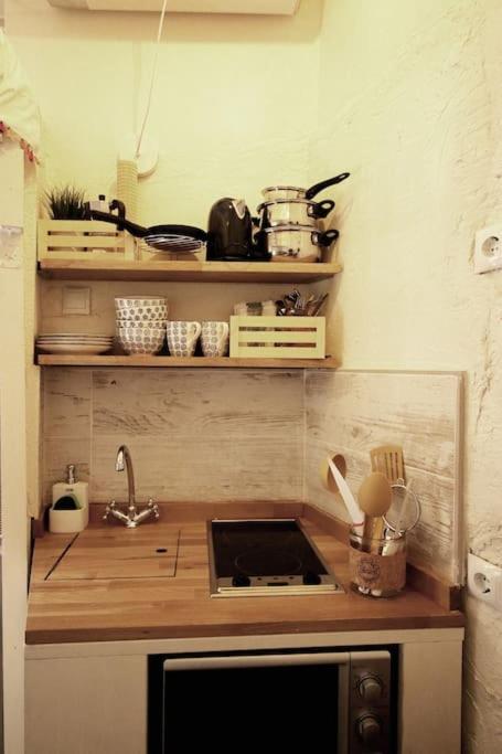 Apartamento Mini Estudio De 8 M2 En El Corazon De Malasana De Membrillosuites