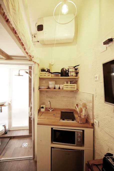 Apartamento Mini Estudio De 8 M2 En El Corazon De Malasana De Membrillosuites