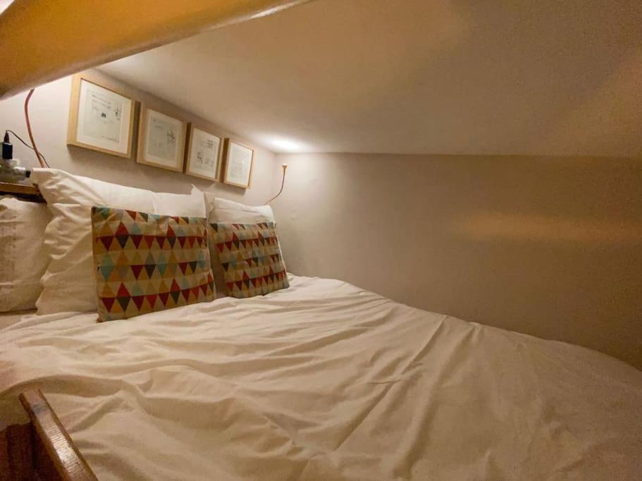 Mini Estudio De 8 M2 En El Corazon De Malasana De Membrillosuites Apartamento *