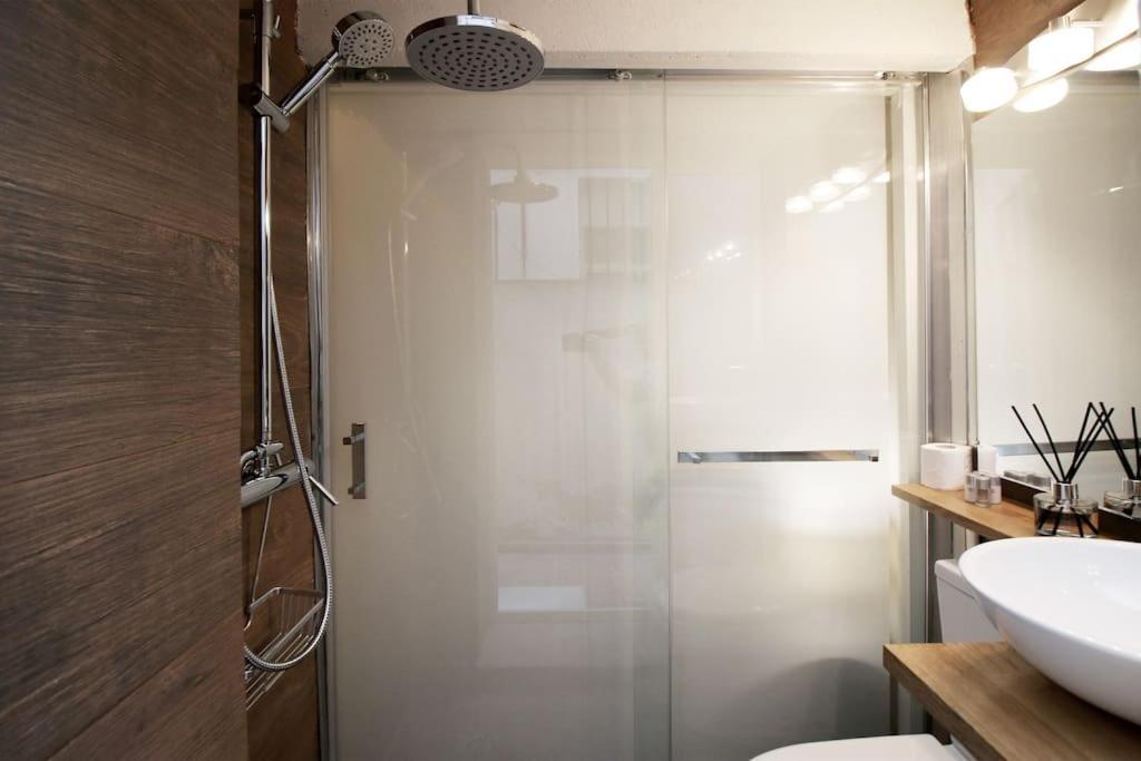 Apartamento Mini Estudio De 8 M2 En El Corazon De Malasana De Membrillosuites *