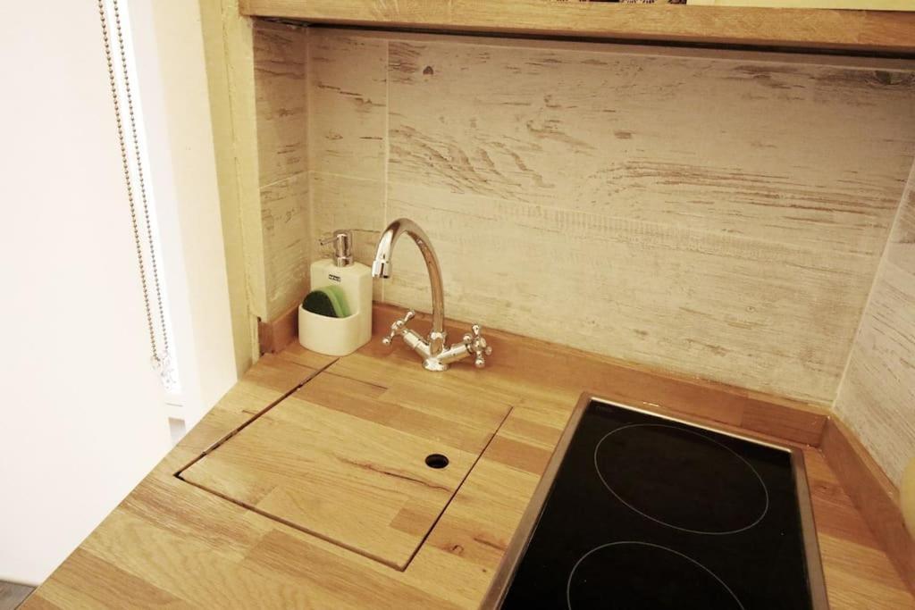 Mini Estudio De 8 M2 En El Corazon De Malasana De Membrillosuites Apartamento Madrid