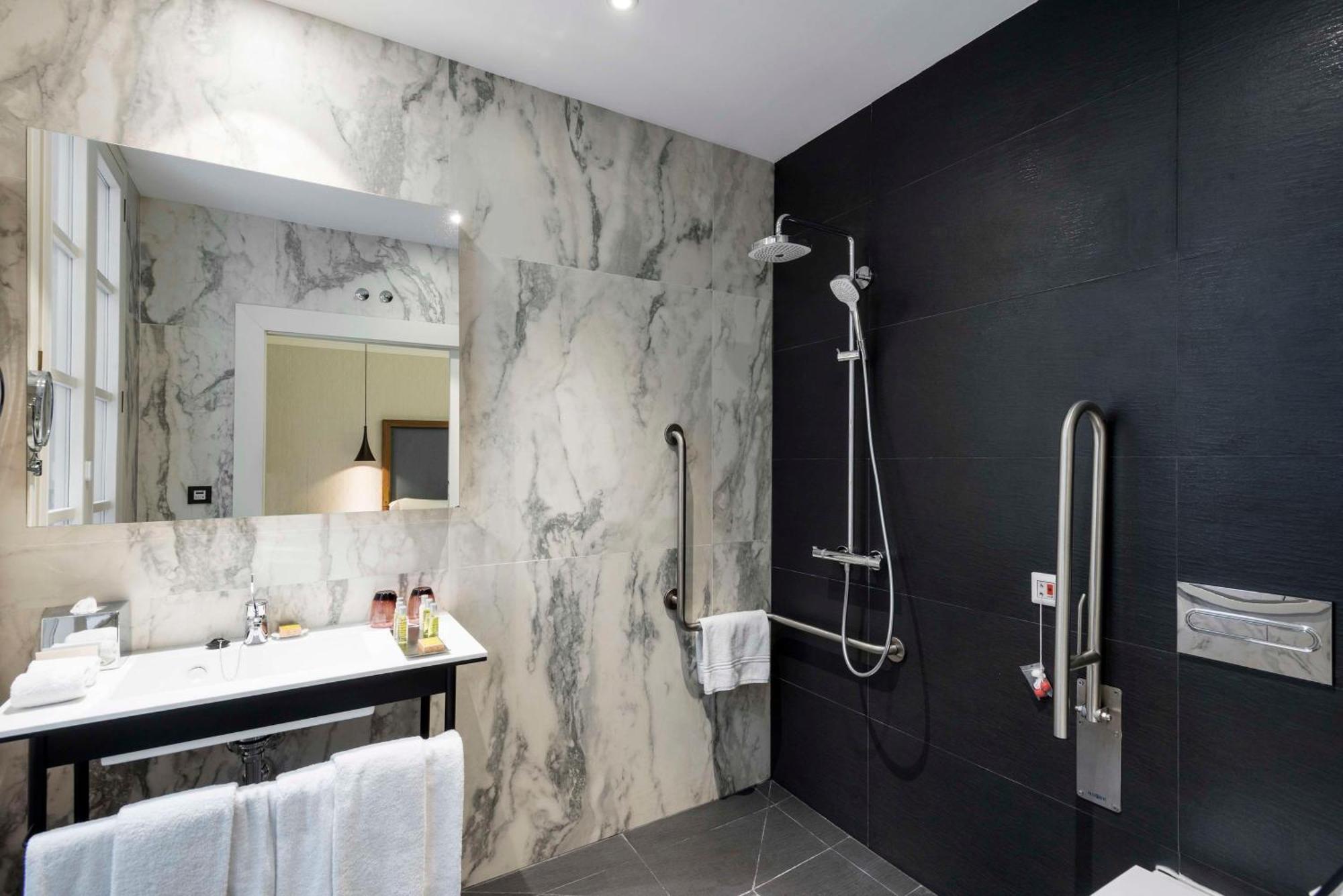 Doubletree By Hilton Madrid-prado Hotel