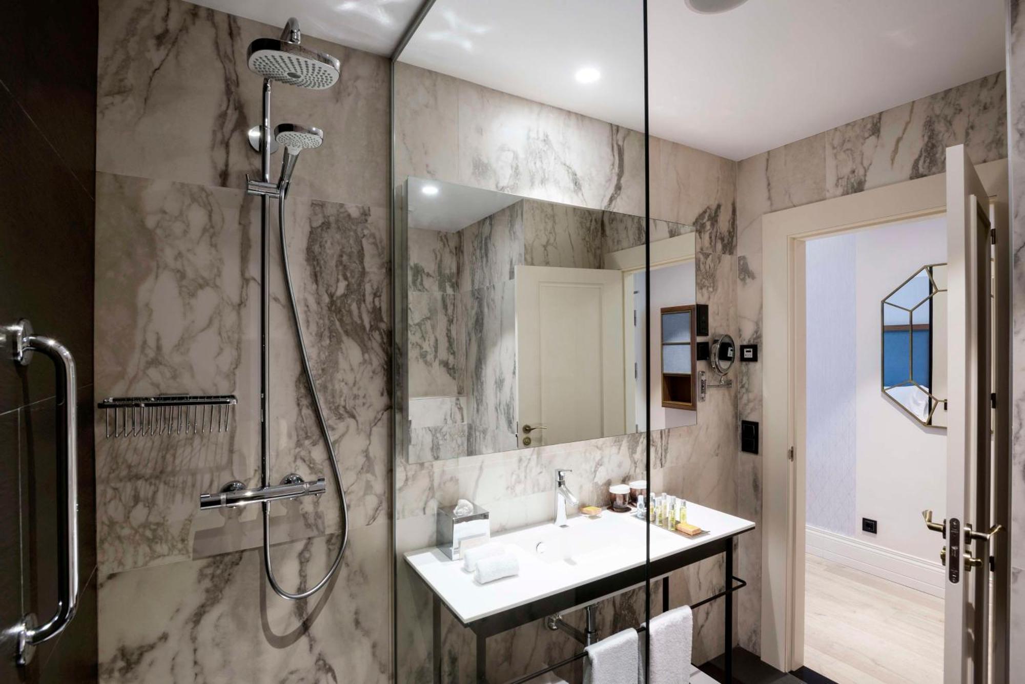 Hotel Doubletree By Hilton Madrid-prado Madrid