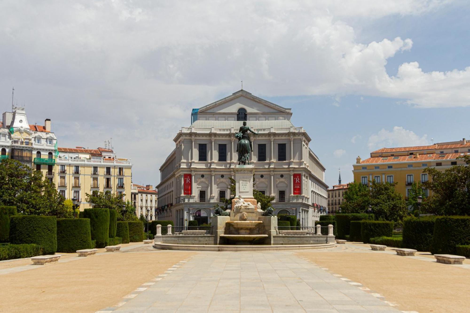 Apa 584 * Madrid