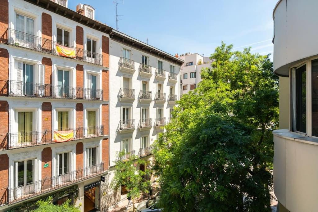 Apartamento Located In Puerta De Alcala - 2 *