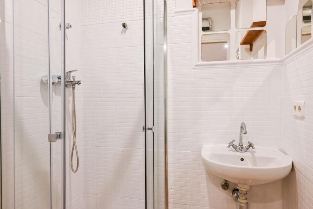 For Lindo Estudio Temporal En Barrio Justicia Slr16 Apartamento Madrid