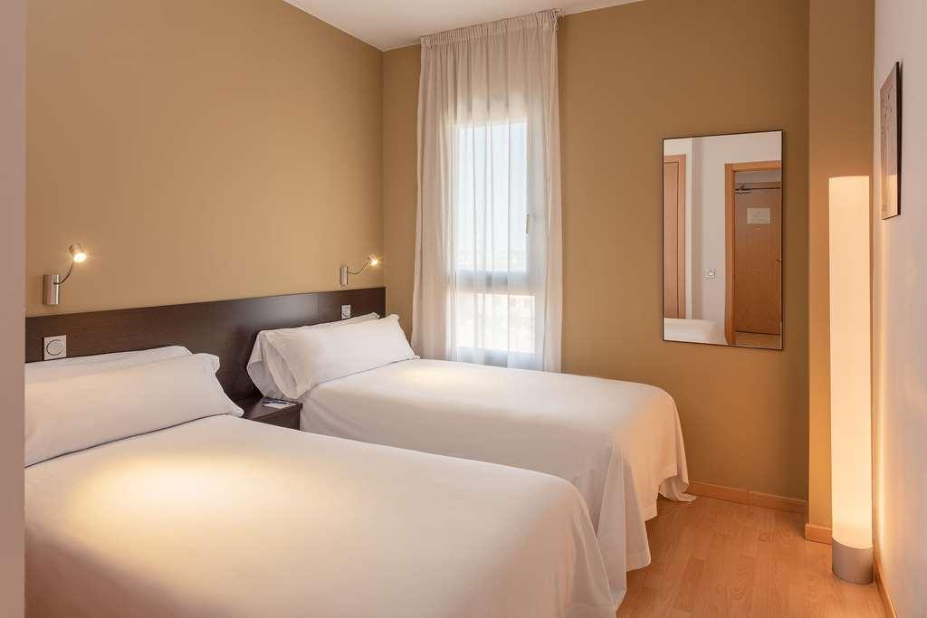 Airport Suites, Affiliated By Meliá Apartahotel Madrid