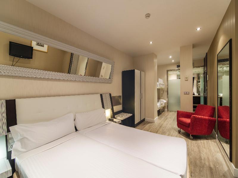 Petit Palace Arenal Hotel