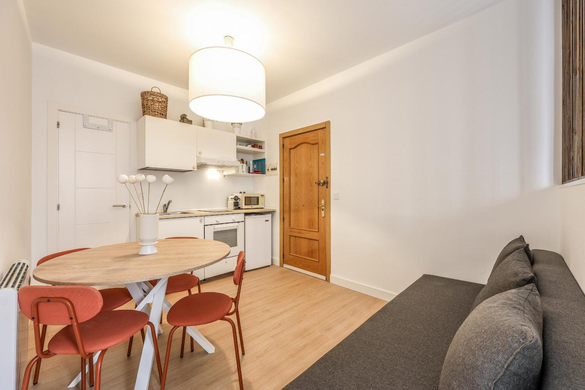 Apartamento Pequeno Reformado En Tirso De Molina Alquiler Temporal