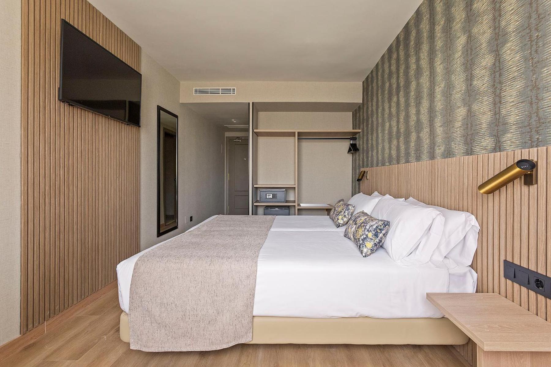 Hotel - Pirámides, An Ihg Madrid