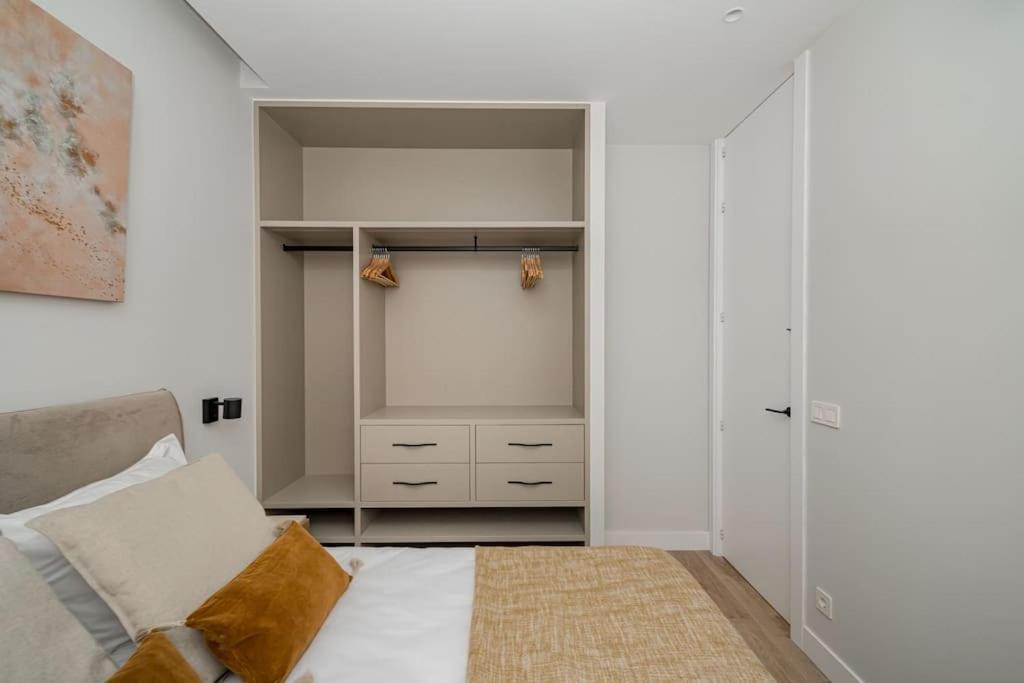 Malasana Viii Calle Jesus Del Valle 3br 3bh * Madrid