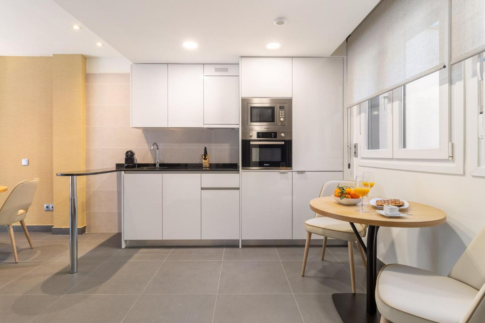 Charming Duplex Retreat For 4 Latina Toledo Atico Iii Apartamento *