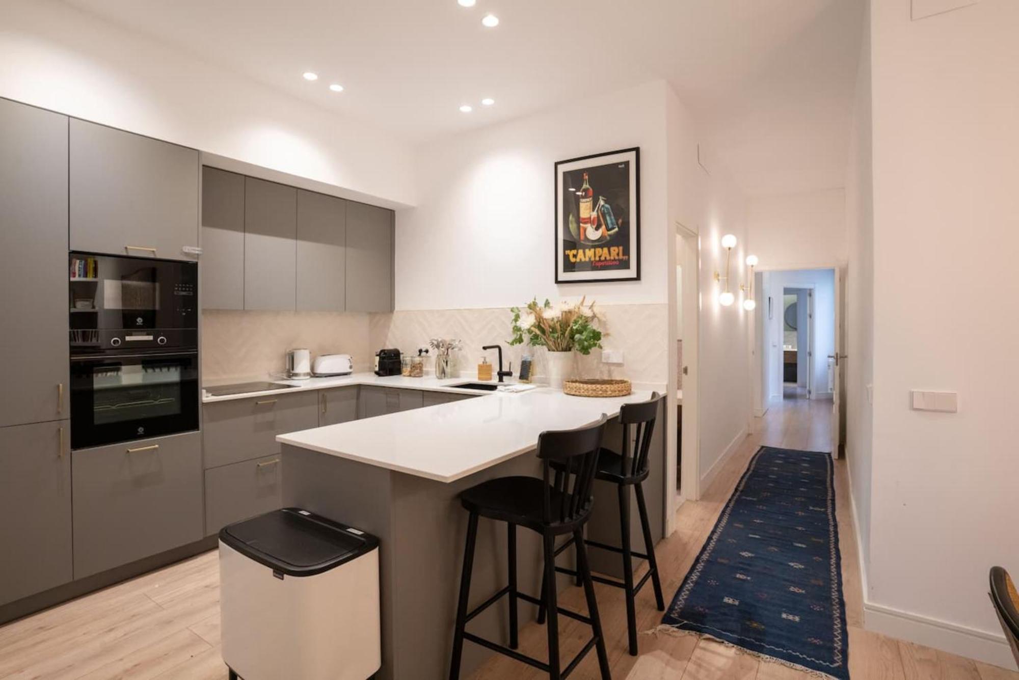 Stylish 2 Bedroom In The Heart Of Apartamento Madrid