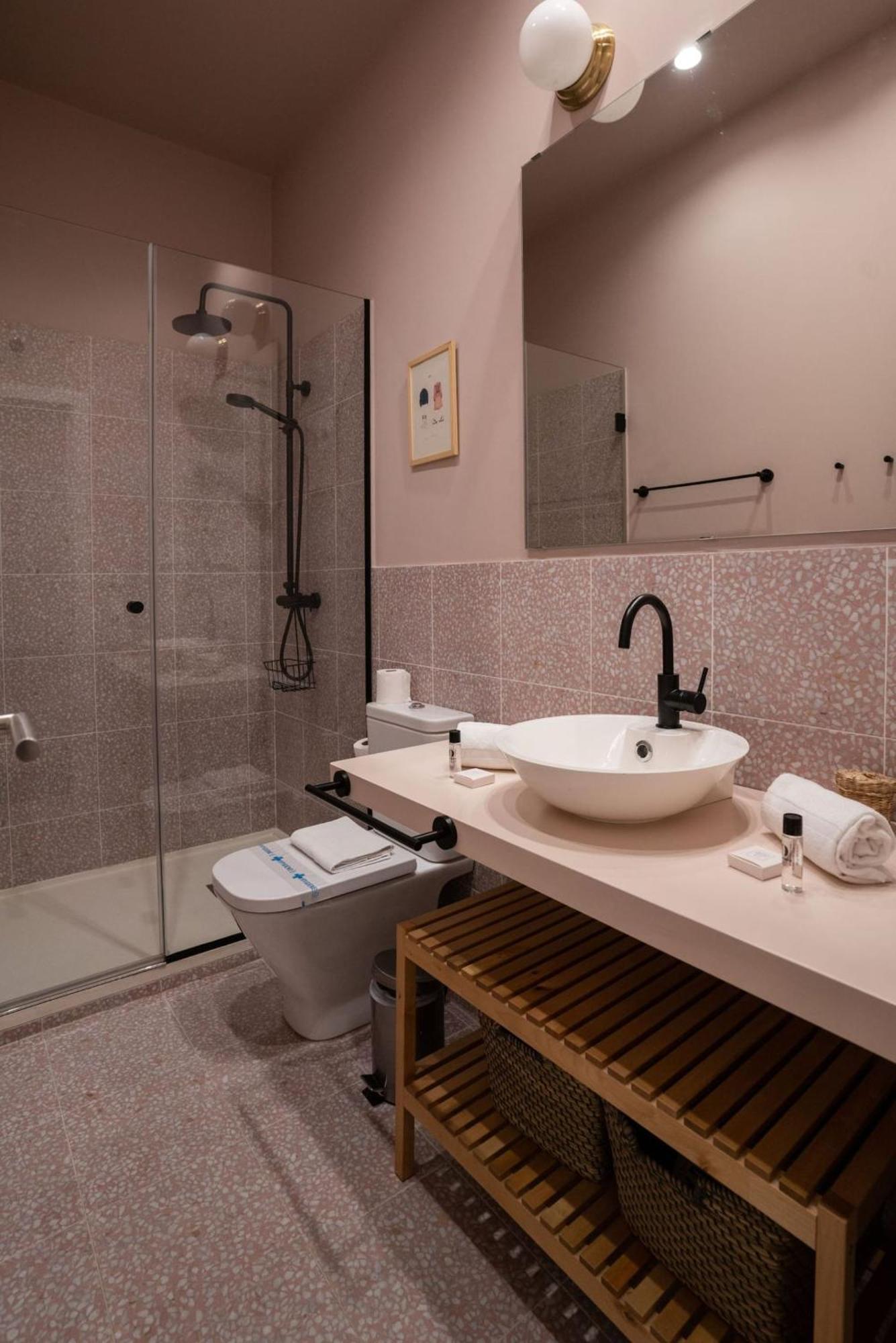 Stylish 2 Bedroom In The Heart Of Madrid