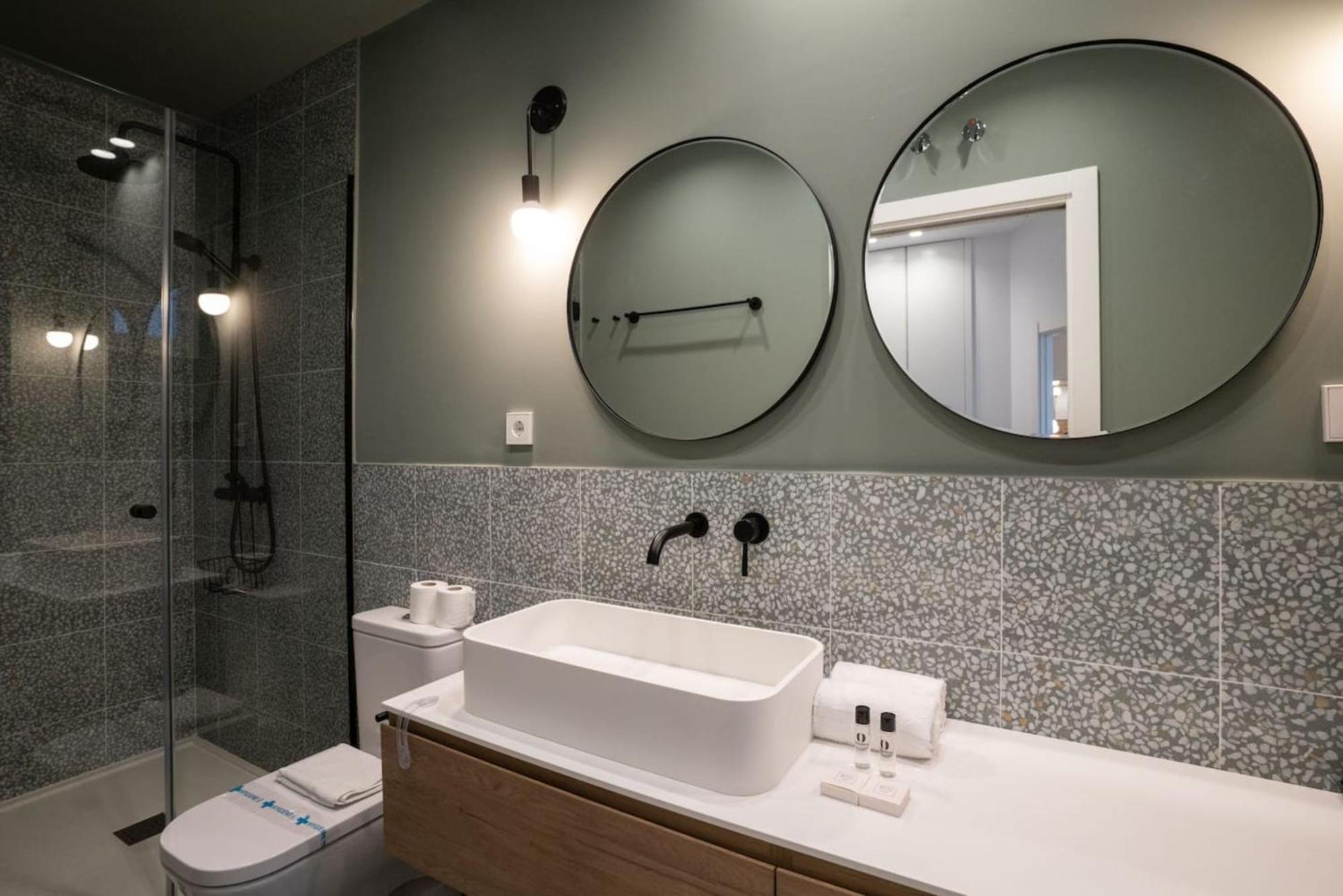 Stylish 2 Bedroom In The Heart Of Apartamento Madrid