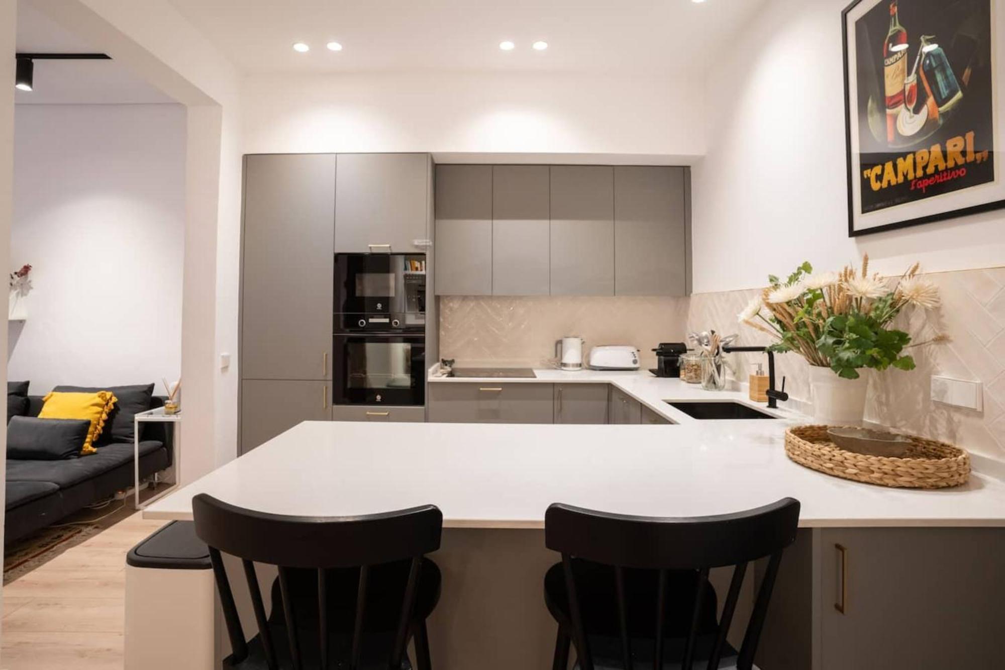 Stylish 2 Bedroom In The Heart Of *