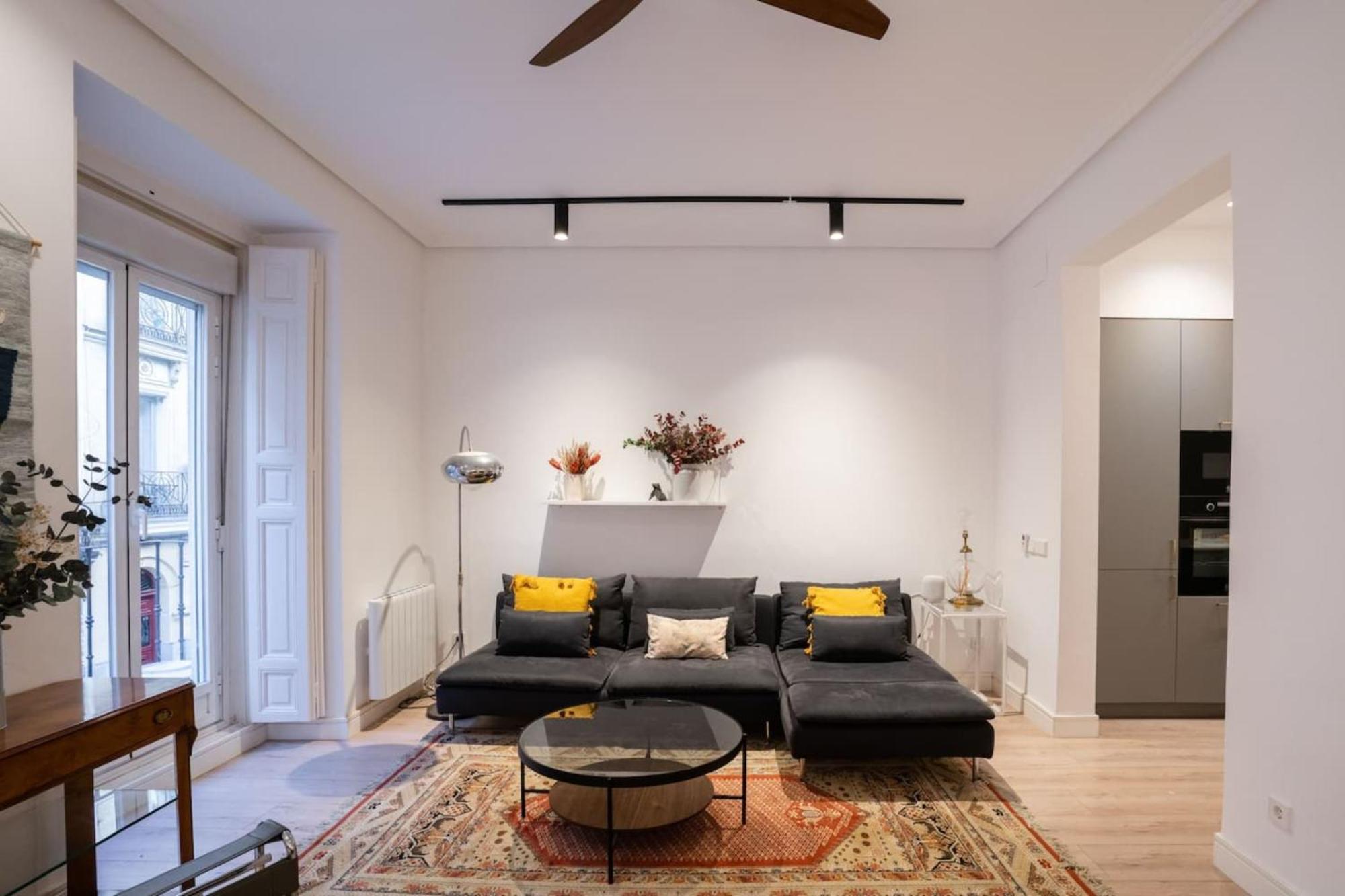 Stylish 2 Bedroom In The Heart Of * Madrid