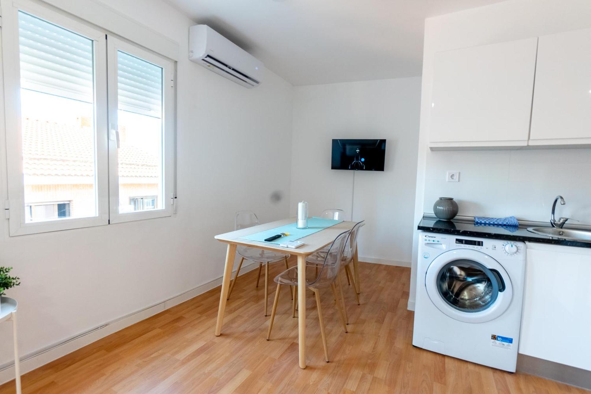 Homely 2 Bedroom In Barajas Apartamento Madrid