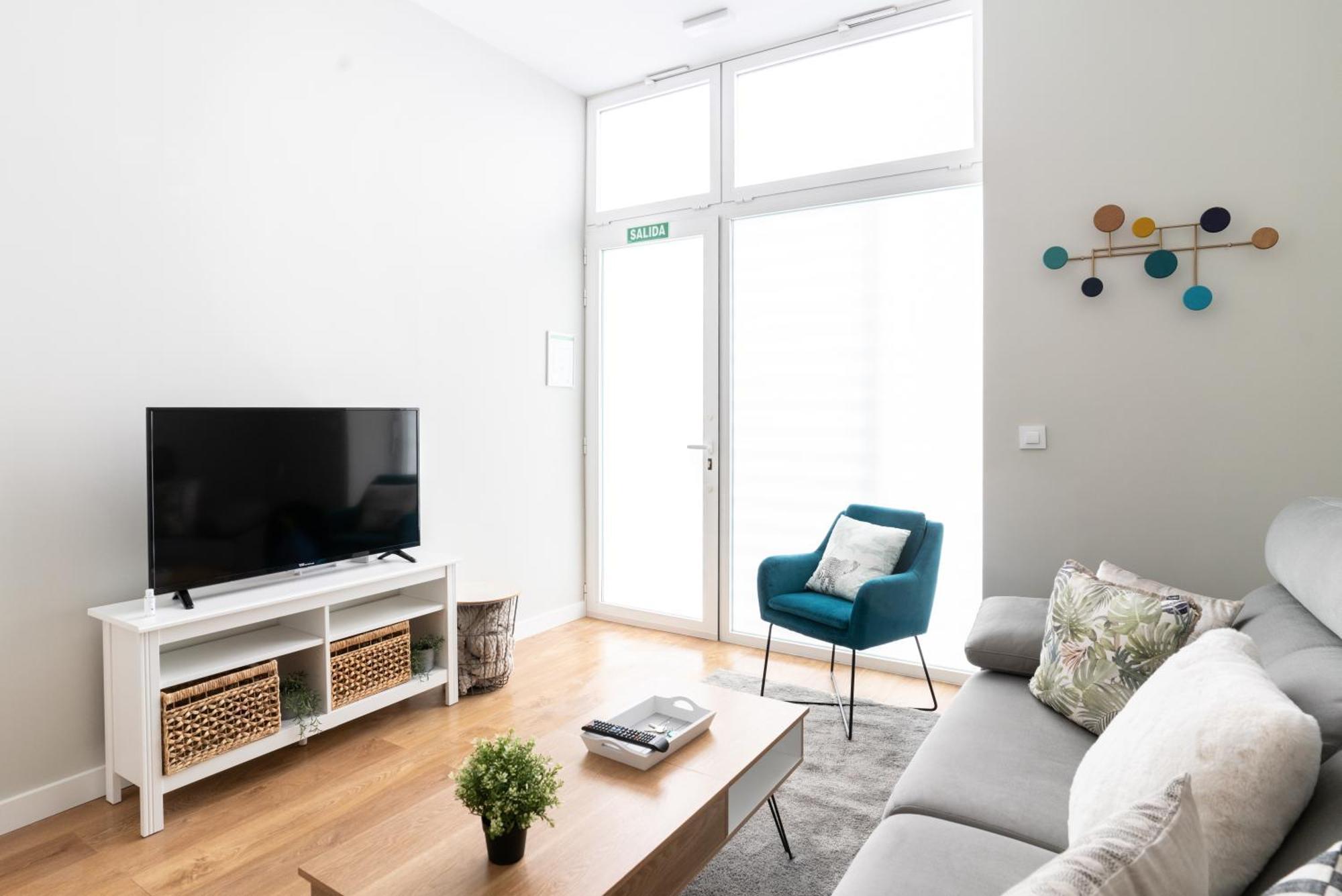 Bright And Airy 2 Bedroom In *