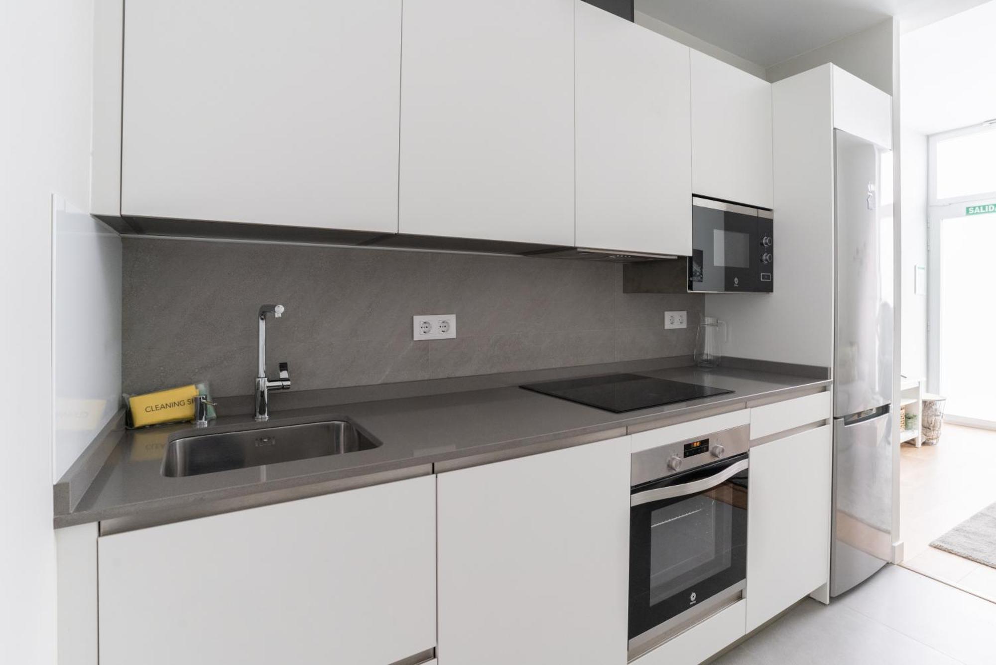 Bright And Airy 2 Bedroom In Madrid