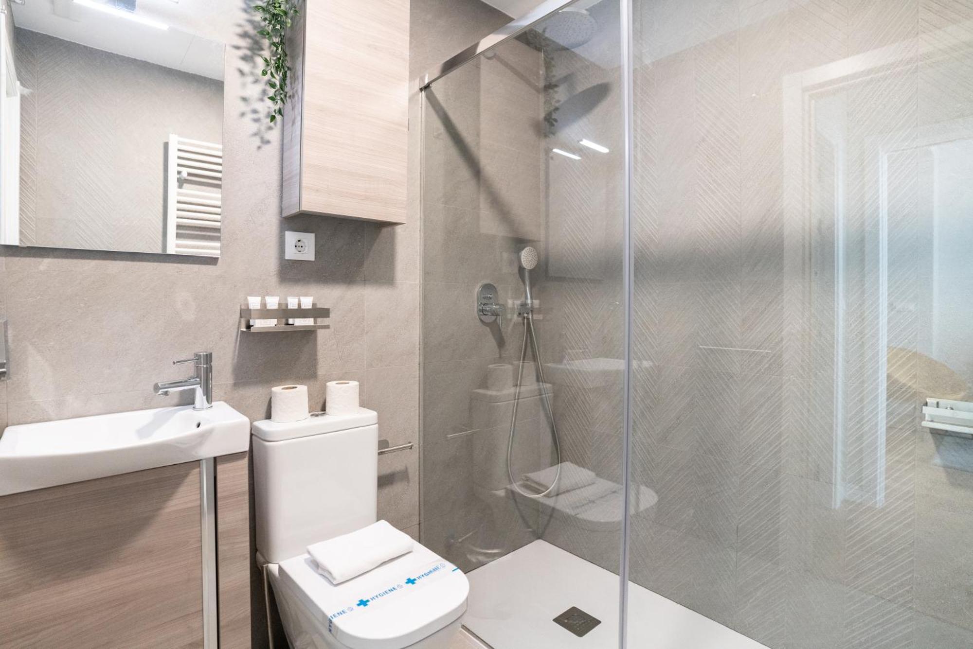 Bright And Airy 2 Bedroom In Apartamento