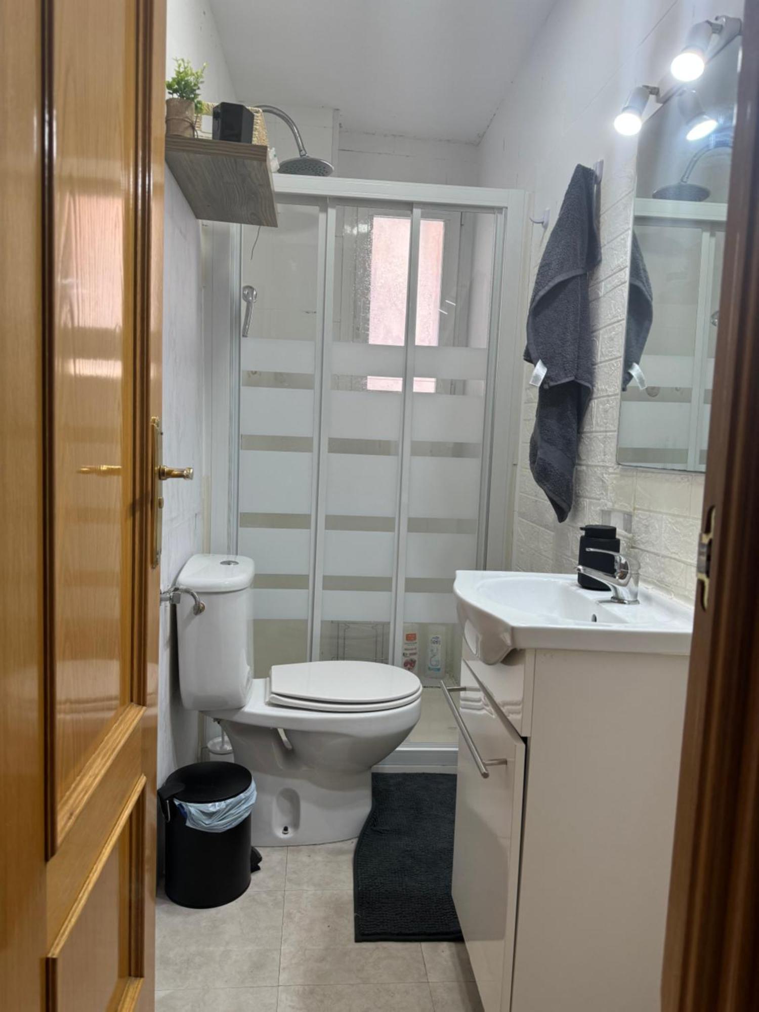 Pensión Habitacion Con Bano Compartido *