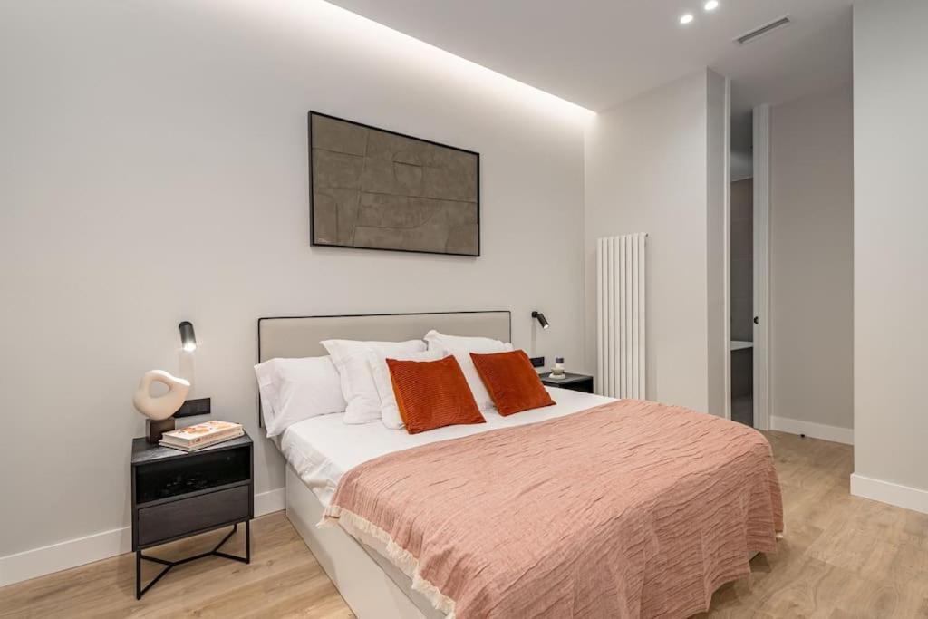 Centro Xiii Calle De La Paz 2br 2bh * Madrid