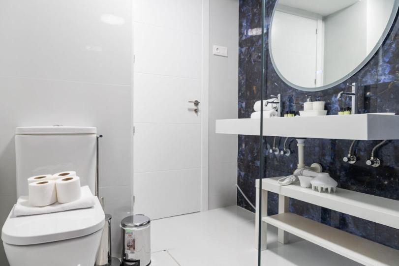 Contemporary 6bd For 12 Ventas Apartamento Madrid