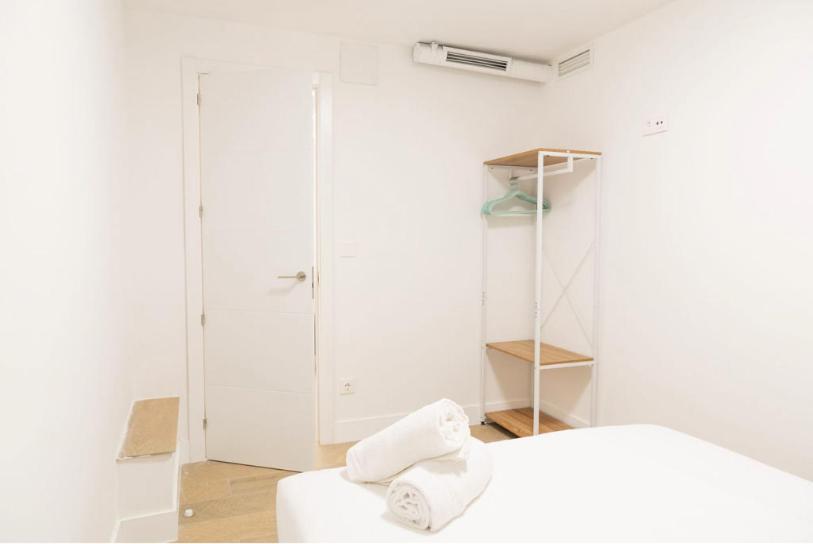 Contemporary 6bd For 12 Ventas Apartamento Madrid