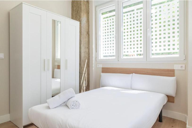 Apartamento Contemporary 6bd For 12 Ventas Madrid