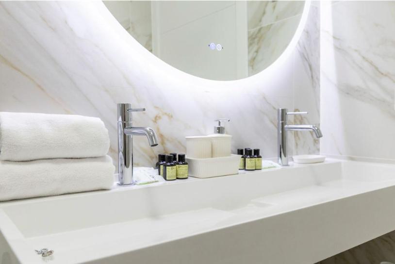 Contemporary 6bd For 12 Ventas Apartamento Madrid
