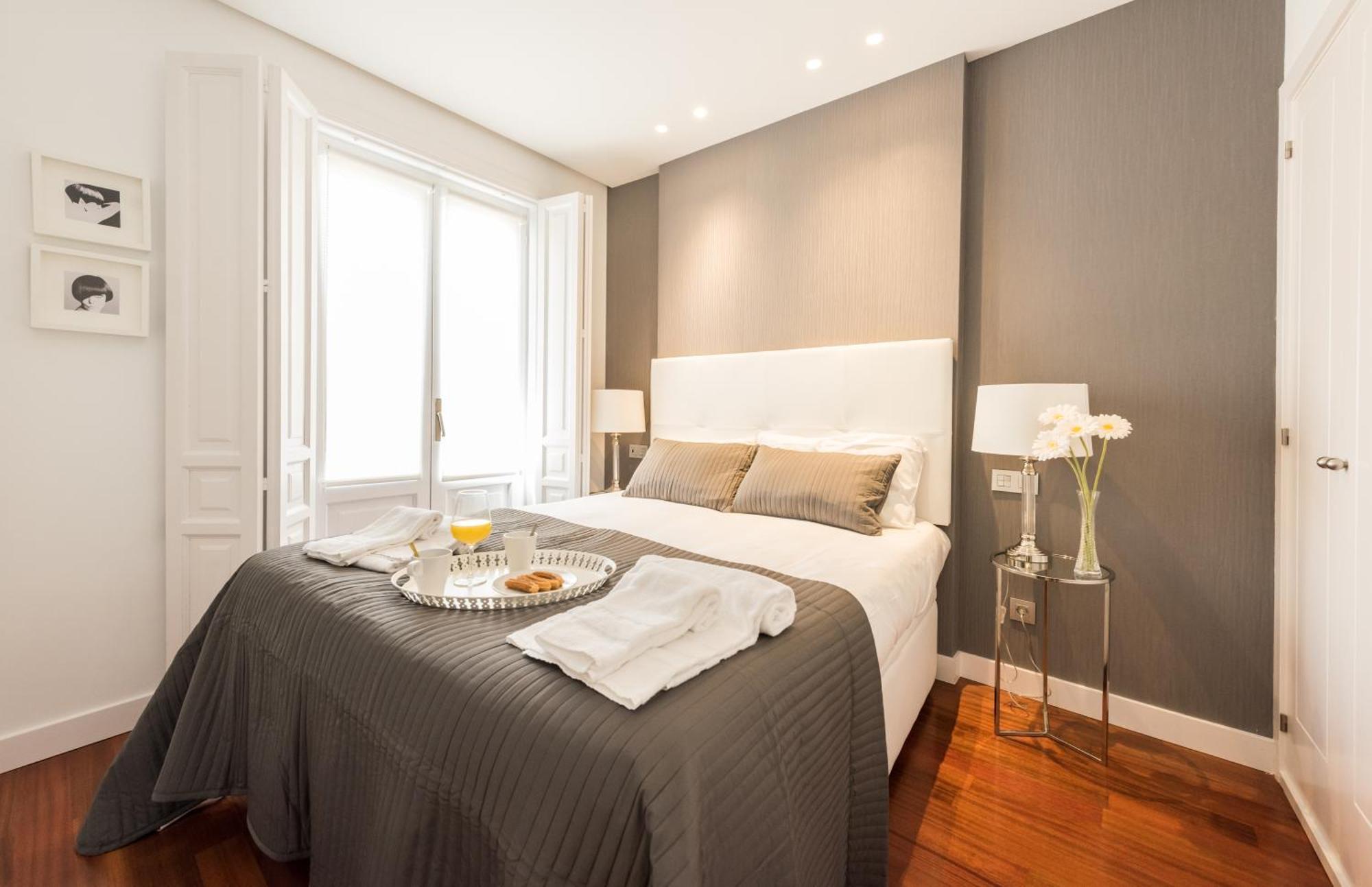 Santa Ana Plaza By Madflats Collection * Madrid