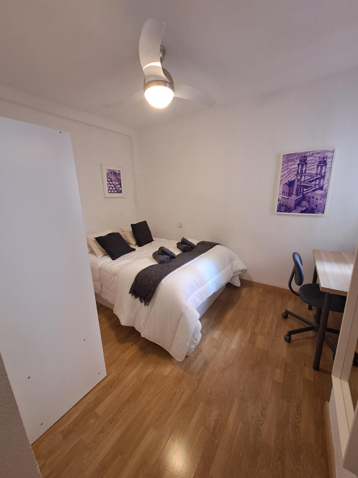 In - Private For Rent In Calle De San Bernabe Pensión