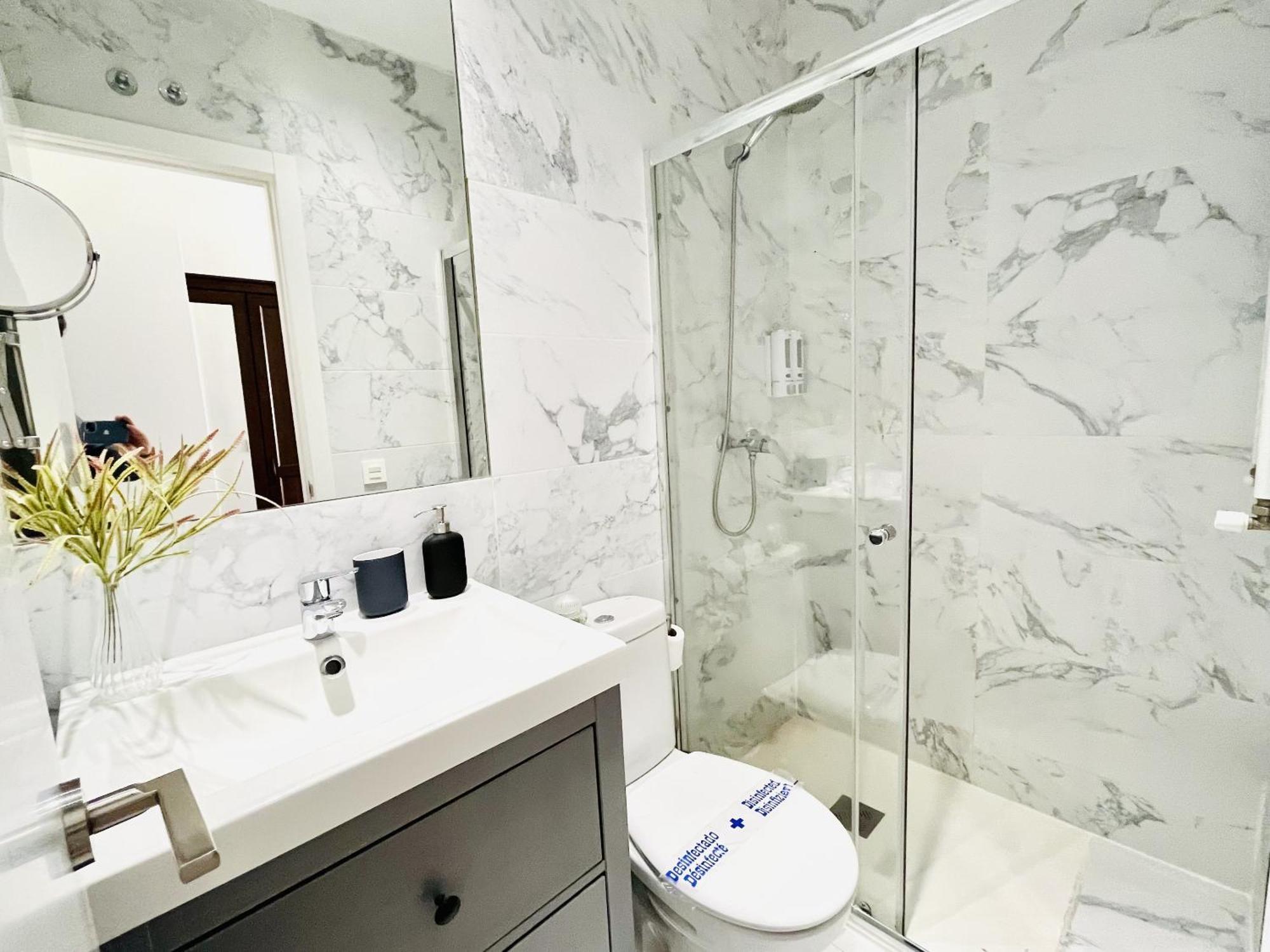 Bed and breakfast Dplace To Be - Luxury In Historic Center Madrid