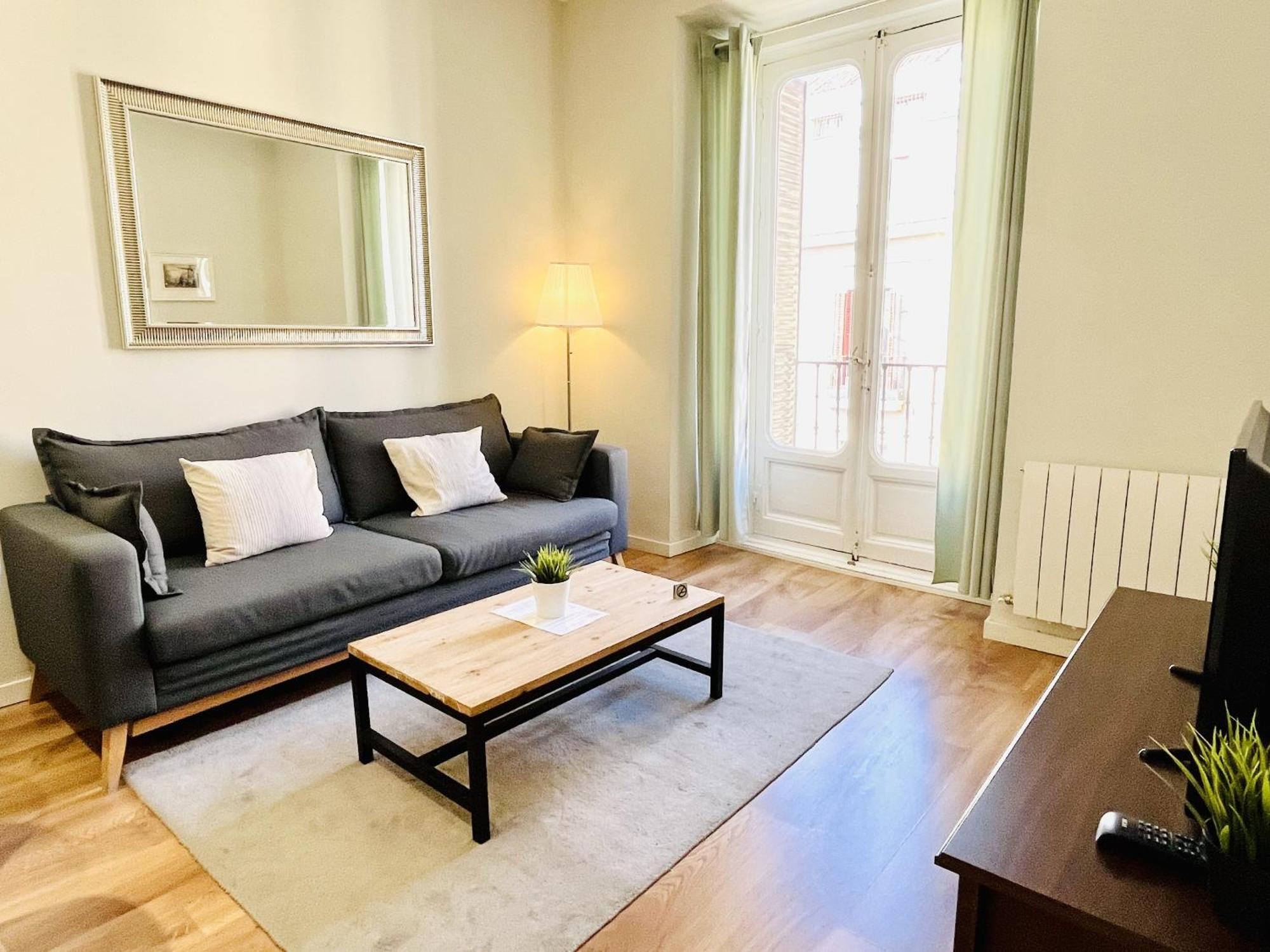 Bed and breakfast Dplace To Be - Luxury In Historic Center Madrid