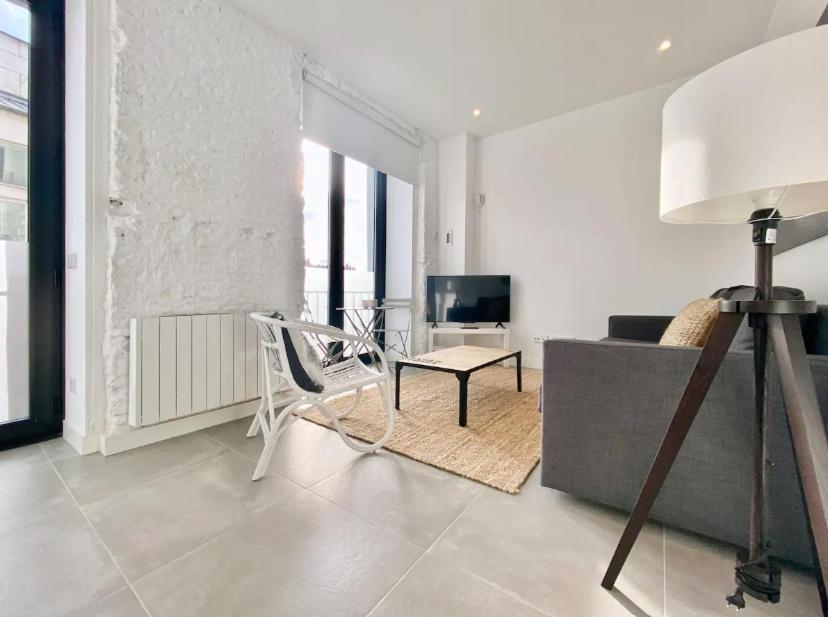 Charming Urban La Latina Apartment *