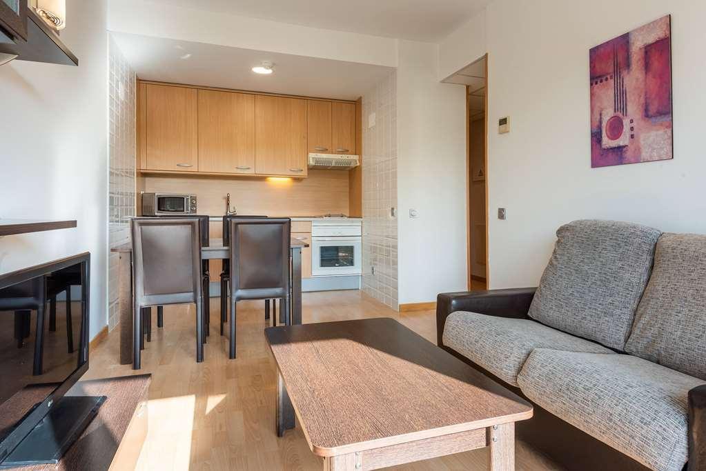 Airport Suites, Affiliated By Melia Aparthotel Madrid