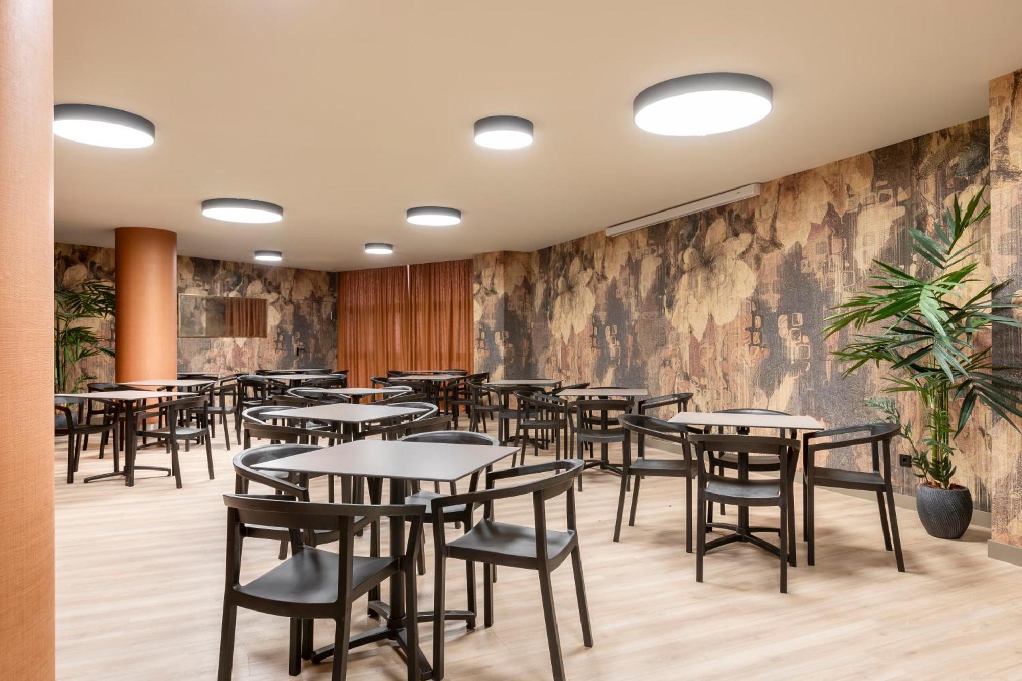 Hotel - Pirámides, An Ihg Madrid