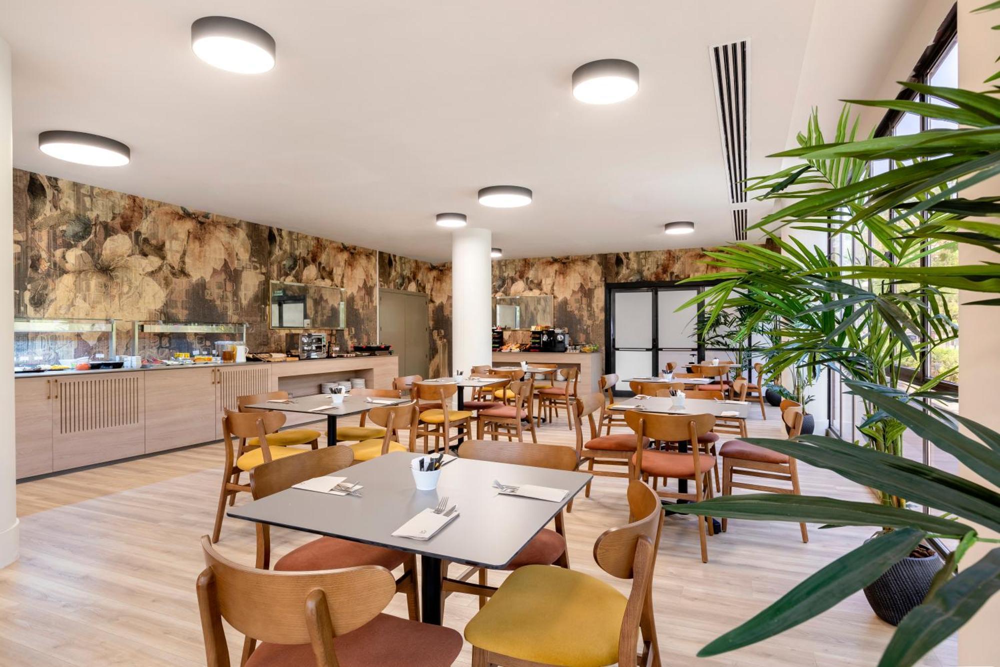 - Pirámides, An Ihg 3* Madrid