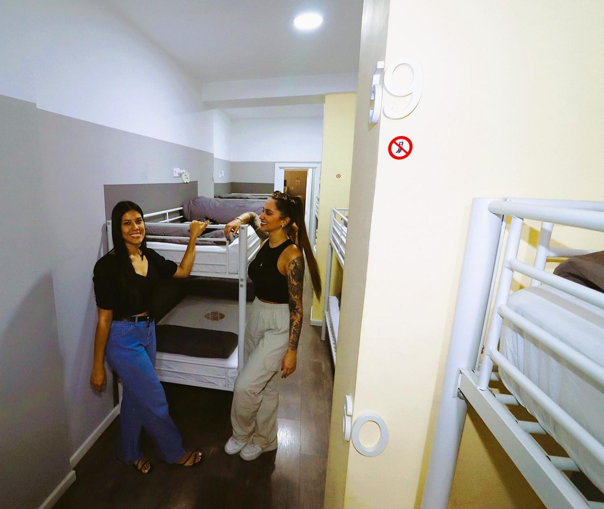 Hostal Downtown *