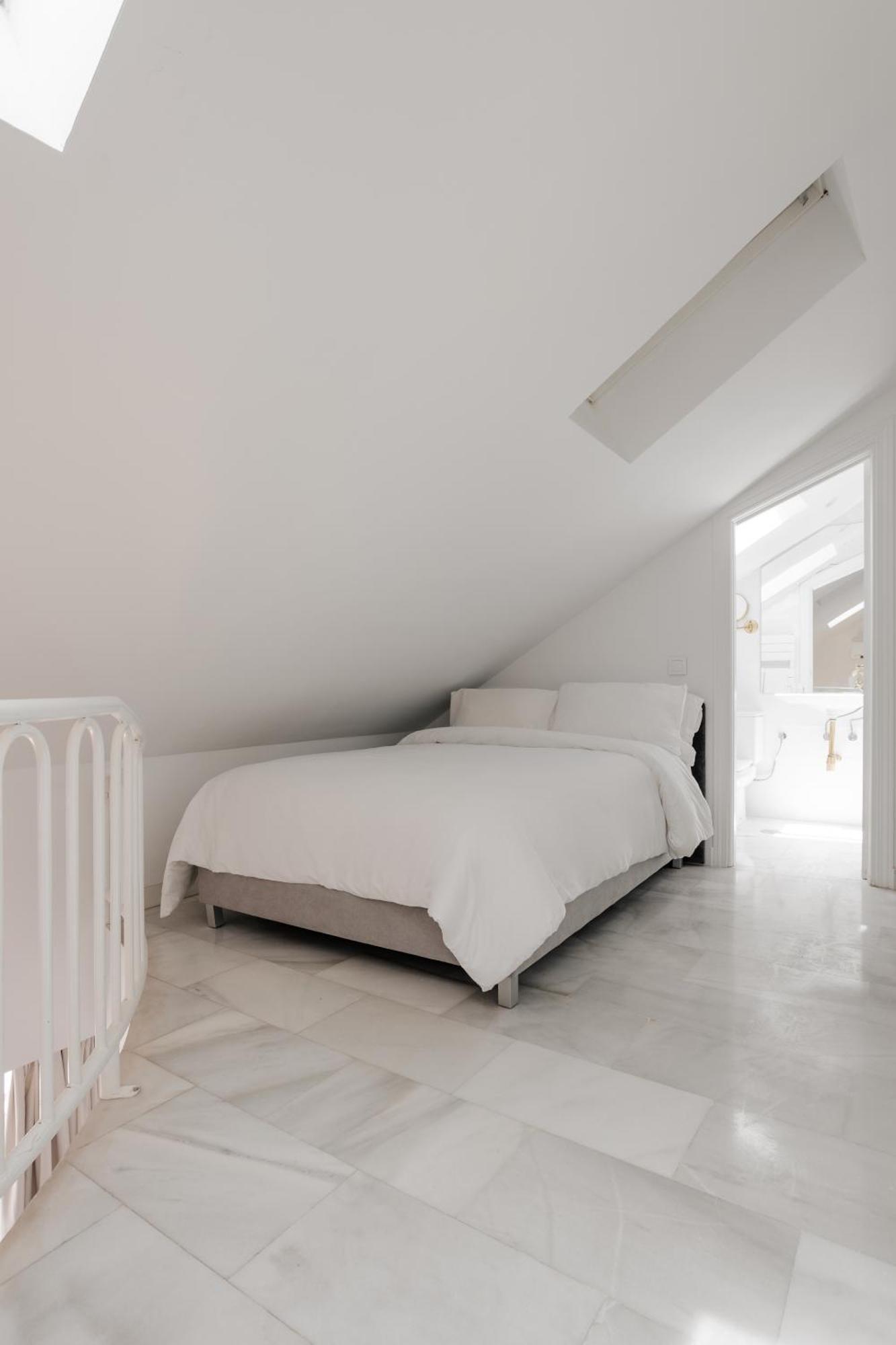 Sonder Santa Ana Apartahotel Madrid
