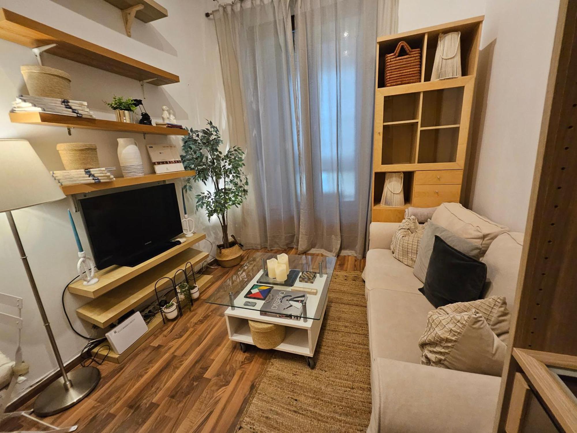 Apartamento Pequeno En El Centro De *