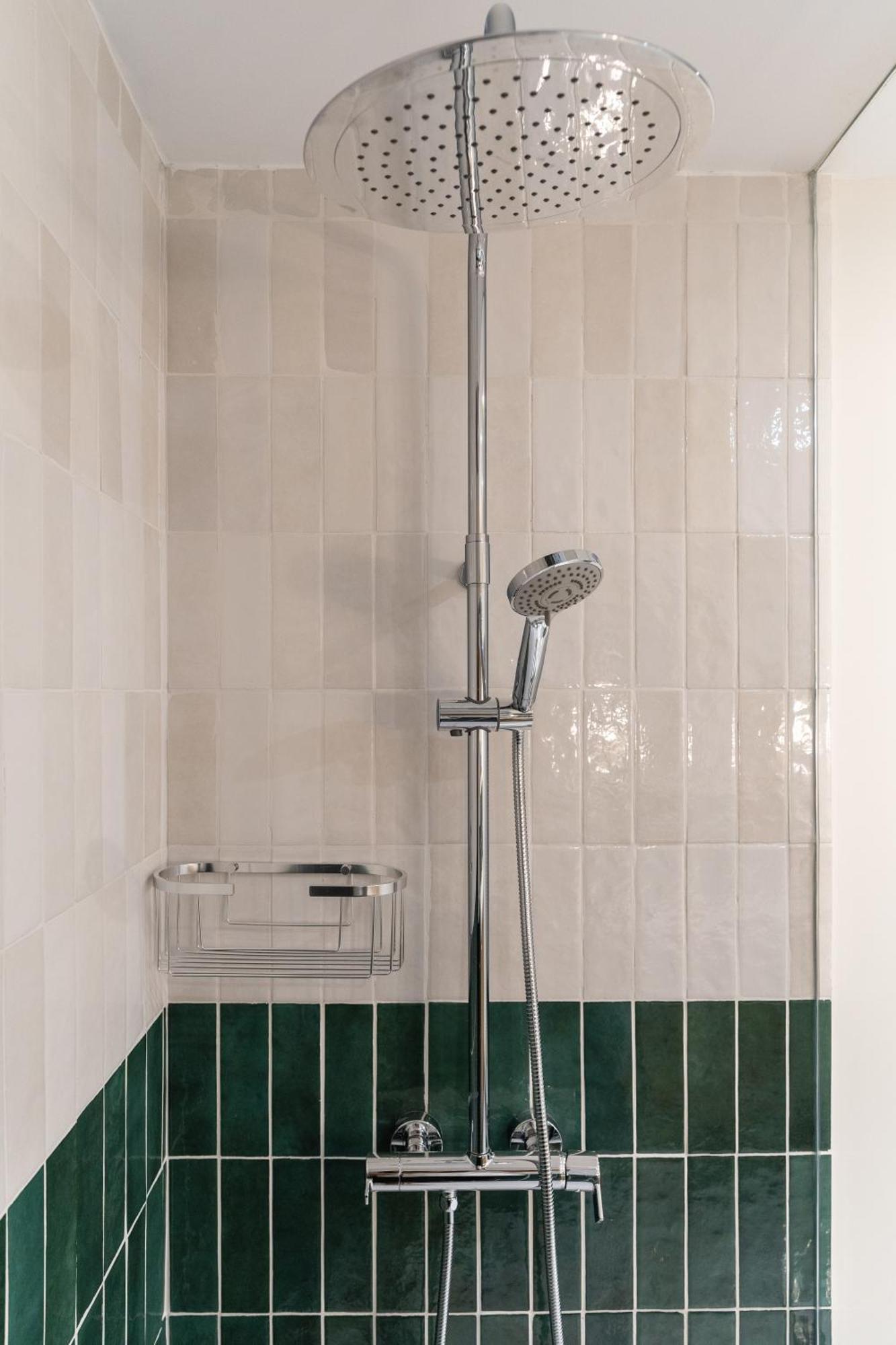 Modern And Bright-2bedrooms 1bathroom-colon