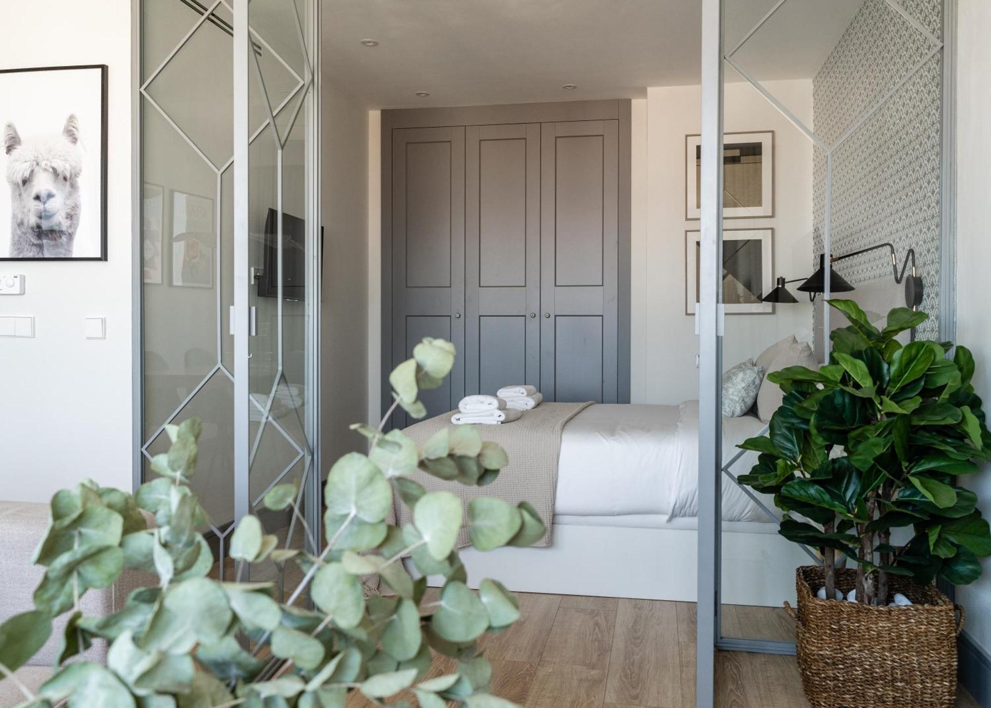 Modern And Bright-2bedrooms 1bathroom-colon