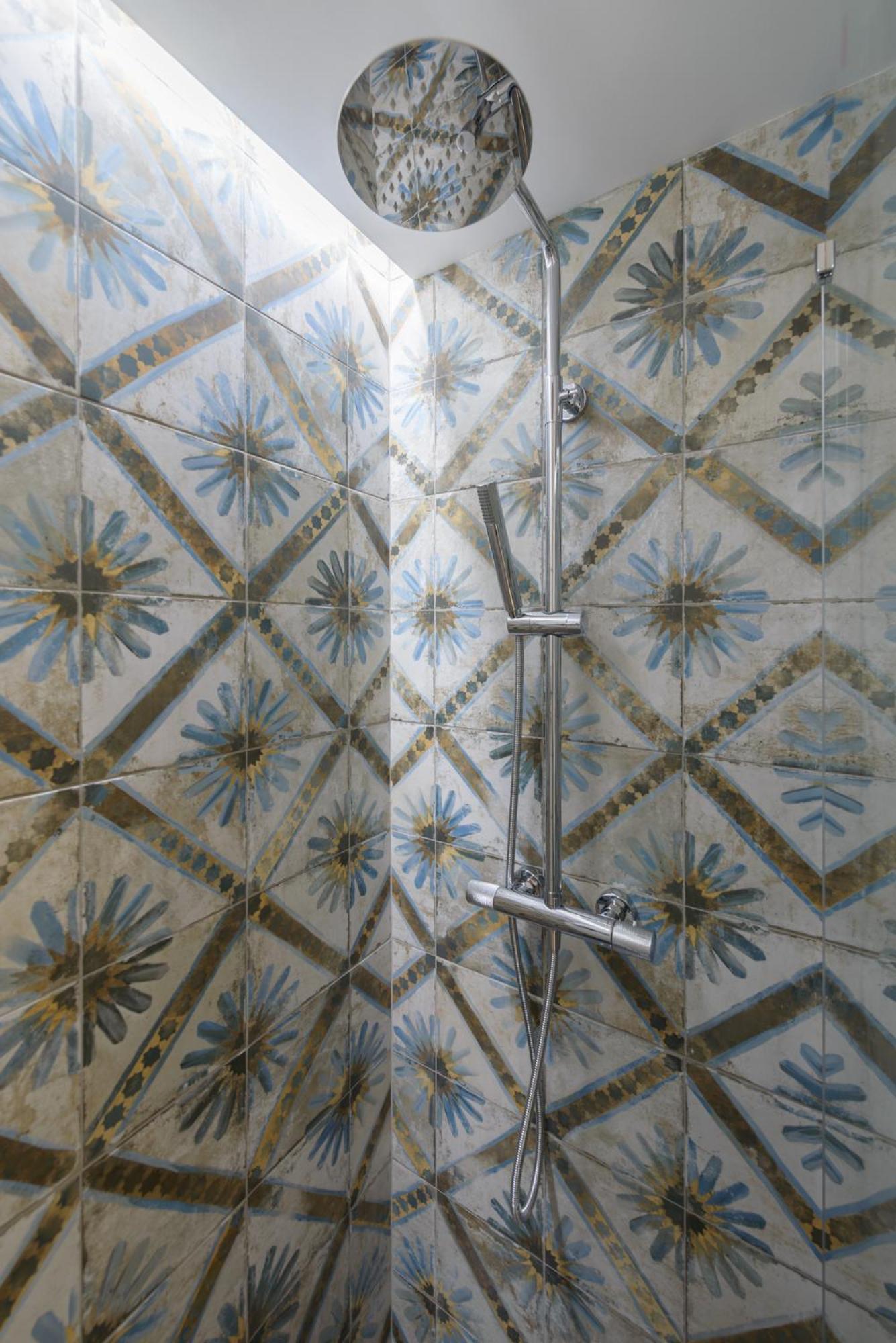 Deluxe Sol, By Monaro Madrid