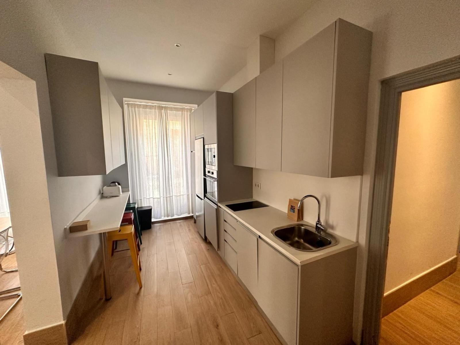 Amazing 3bd 3bth With 9 Balconies By Madrid4you Madrid