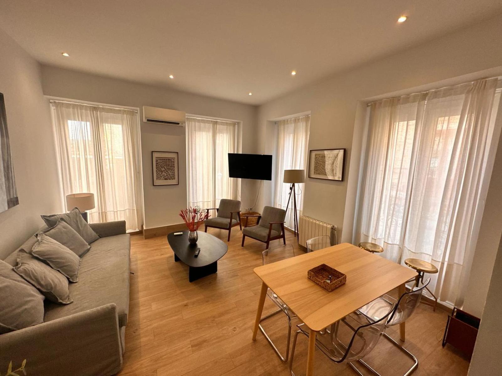 Amazing 3bd 3bth With 9 Balconies By Madrid4you Apartamento Madrid
